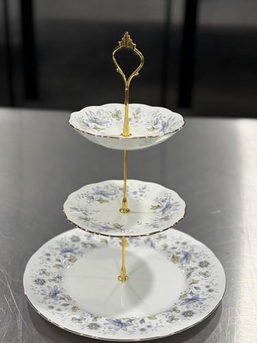 Tier vintage cake - cake, stand